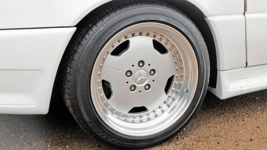 Колеса Mercedes-Benz SL72 AMG 1995 года  (фото 15 из 82)